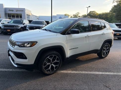 Certified 2025 Jeep Compass Limited AWD/4WD image 2