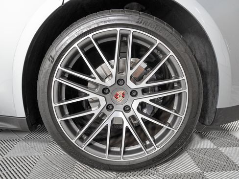 Used 2026 Porsche Panamera image 32