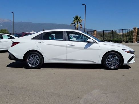 New 2026 Hyundai Elantra Hybrid FWD image 28
