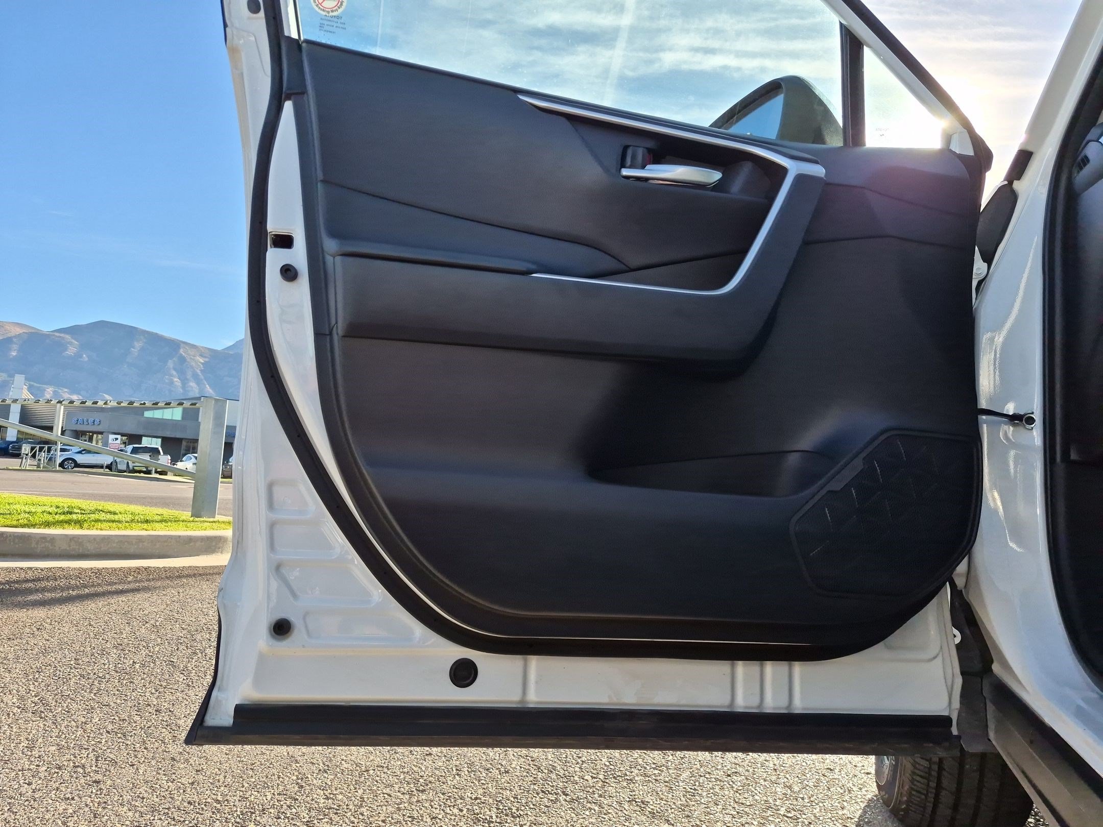 Used 2025 Toyota RAV4 XLE AWD/4WD image 12
