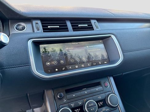 Used 2019 Land Rover Range Rover Evoque SE Premium image 15