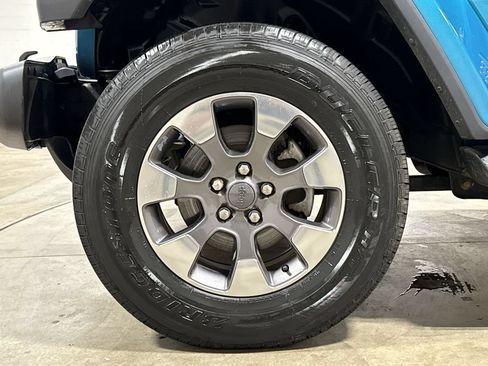 Used 2020 Jeep Wrangler Unlimited Sahara w/ Dual Top Group AWD/4WD image 26