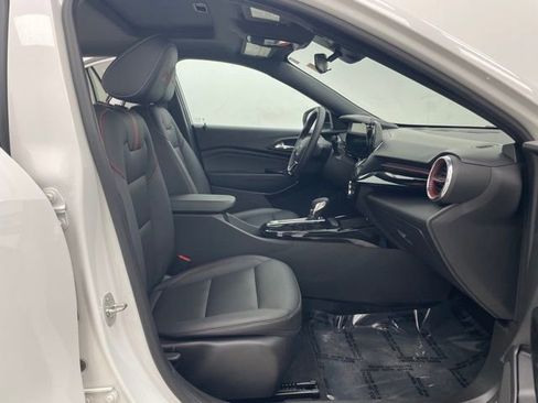 Certified 2024 Chevrolet Trax RS w/ Sunroof Package image 14