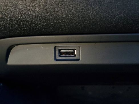 Used 2019 MAZDA MAZDA3 Hatchback w/ Preferred Package image 29