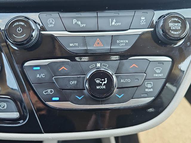 Used 2024 Chrysler Pacifica Touring-L FWD image 22
