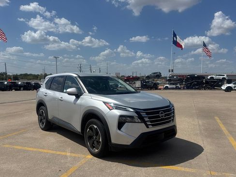 Certified 2025 Nissan Rogue SV FWD image 1