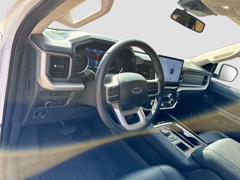 Used 2024 Ford Expedition XLT image 9