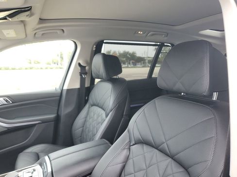 Used 2024 BMW X7 xDrive40i image 21
