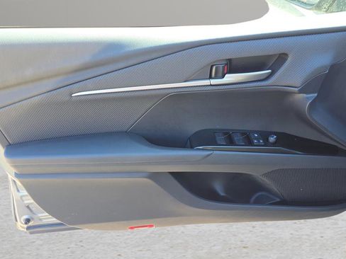 Used 2025 Toyota Camry SE image 9