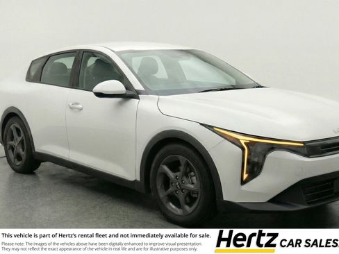 Used 2025 Kia K4 LXS image 1