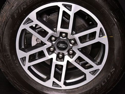 Used 2025 Ford Expedition Max Active AWD/4WD image 9