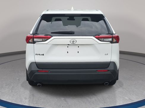 Used 2024 Toyota RAV4 LE FWD image 6