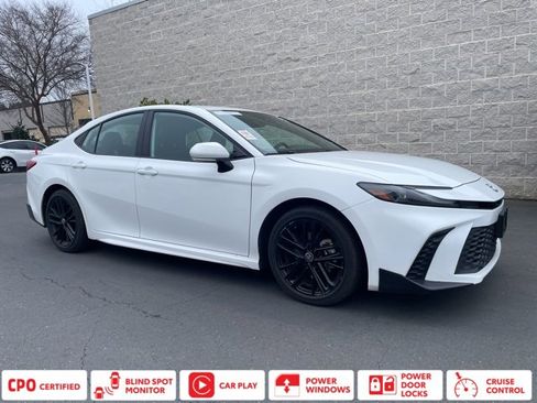 Certified 2025 Toyota Camry SE image 1