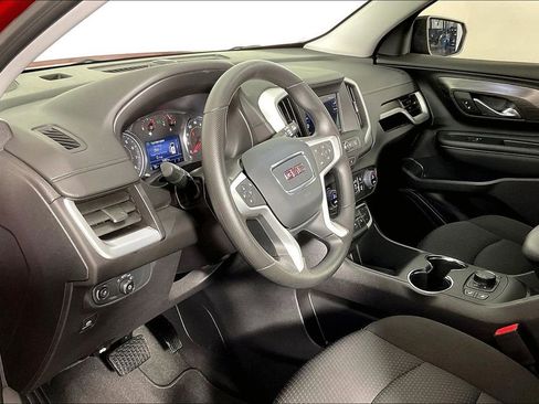 Used 2024 GMC Terrain SLE w/ Driver Convenience Package image 18