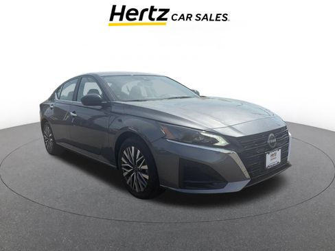 Used 2025 Nissan Altima 2.5 SV FWD image 1