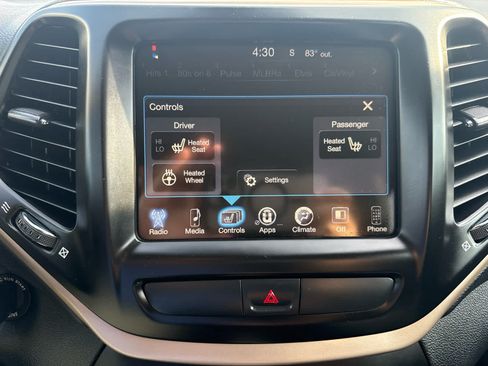 Used 2016 Jeep Cherokee Latitude w/ Cold Weather Group AWD/4WD image 22
