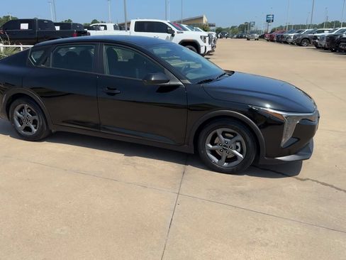 Used 2025 Kia K4 FWD image 2