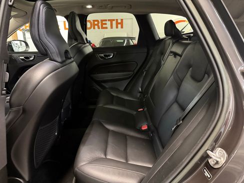 Used 2022 Volvo XC60 B5 Momentum w/ Climate Package image 34