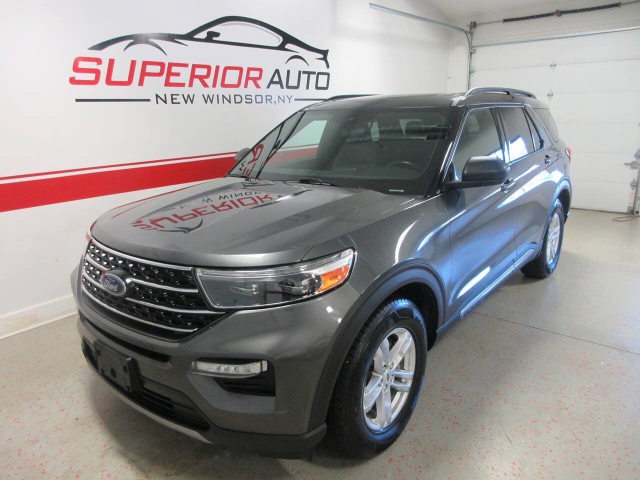 Used 2020 Ford Explorer XLT w/ Equipment Group 202A AWD/4WD image 9