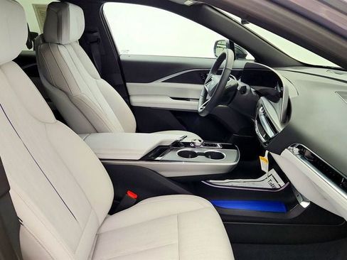 Used 2025 Cadillac Lyriq Luxury AWD/4WD image 21