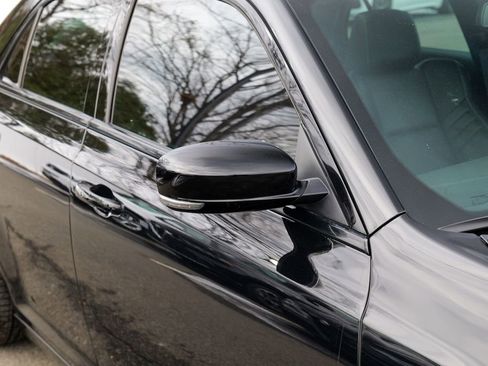 Used 2023 Chrysler 300 C image 10