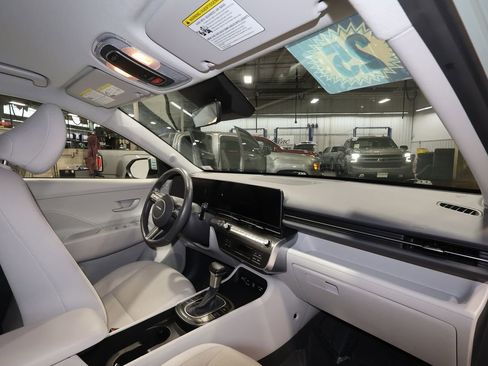 Used 2025 Hyundai Kona SEL image 27