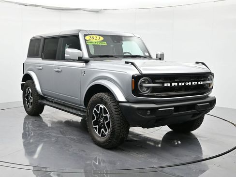 Used 2023 Ford Bronco Outer Banks image 3