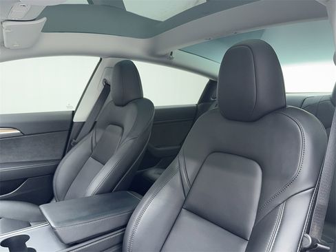 Used 2023 Tesla Model 3 Standard Range image 40