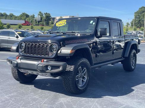 Used 2024 Jeep Gladiator Mojave w/ Convenience Group AWD/4WD image 3