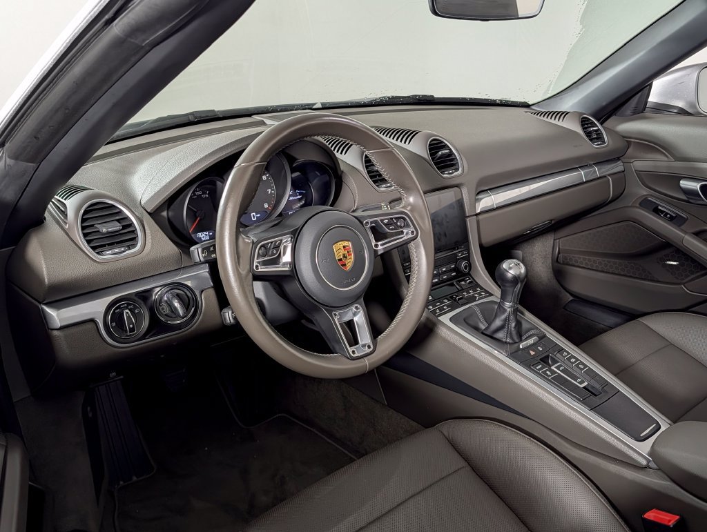 Used 2021 Porsche 718 Boxster RWD image 4
