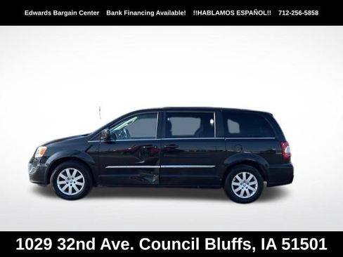Used 2015 Chrysler Town & Country Touring FWD image 4