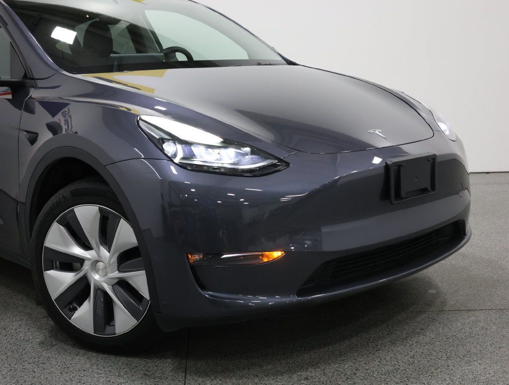 Used 2023 Tesla Model Y 2WD image 3