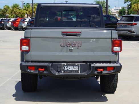 Used 2023 Jeep Gladiator Rubicon w/ Cold Weather Group AWD/4WD image 8