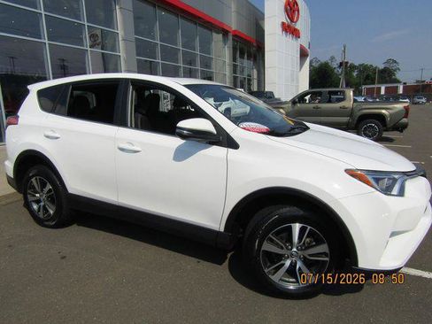 Certified 2018 Toyota RAV4 XLE AWD/4WD image 1