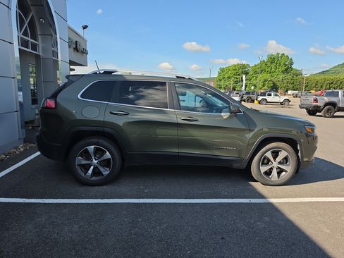 Used 2019 Jeep Cherokee Limited AWD/4WD image 2