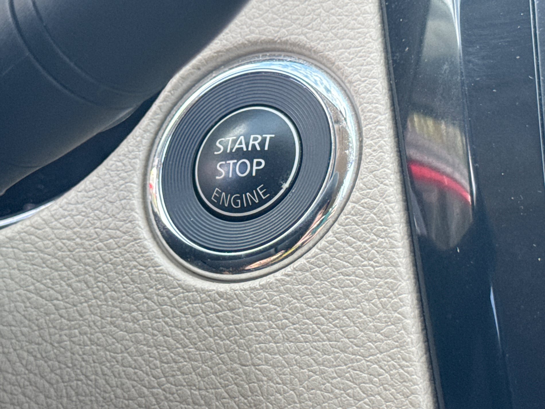 Used 2016 Nissan Rogue SV FWD image 26