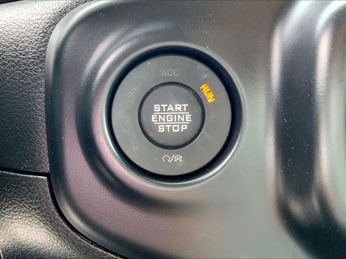 Used 2023 Jeep Wrangler Unlimited Sahara w/ Cold Weather Group AWD/4WD image 32