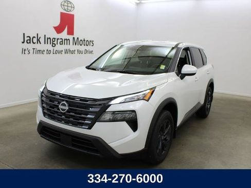 Certified 2026 Nissan Rogue SV FWD image 1