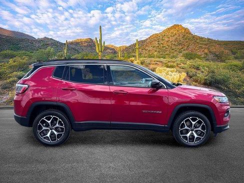 Used 2025 Jeep Compass Limited AWD/4WD image 3