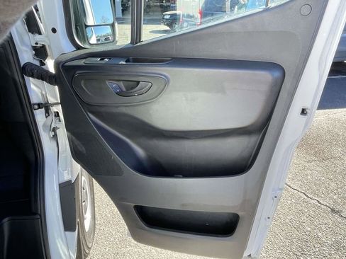 Used 2022 Mercedes-Benz Sprinter 144 Cargo image 16