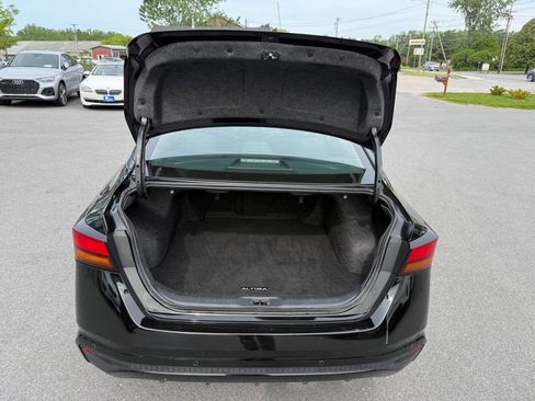 Used 2024 Nissan Altima 2.5 SV FWD image 12