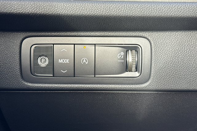 New 2027 Chevrolet Traverse LT w/ Sun and Wheel Package FWD image 38