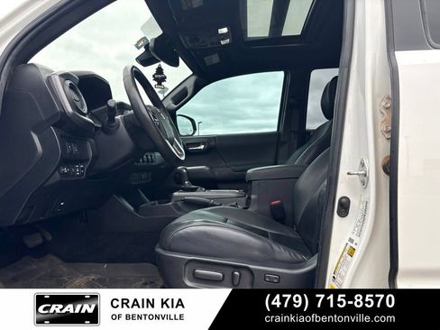 Used 2022 Toyota Tacoma TRD Off-Road w/ TRD Premium Off Road Package AWD/4WD image 14