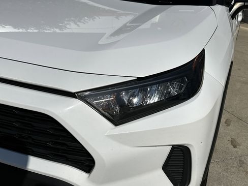 Used 2022 Toyota RAV4 LE AWD/4WD image 11