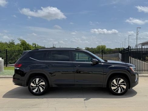 Used 2025 Volkswagen Atlas SE FWD image 5