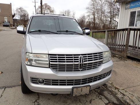 Used 2011 Lincoln Navigator 4WD image 9