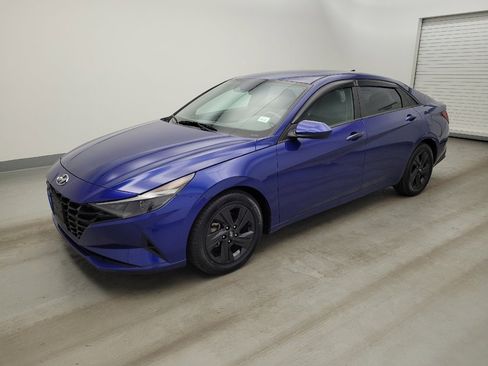 Used 2021 Hyundai Elantra SEL w/ Convenience Package image 2