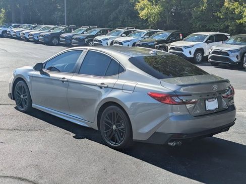 Used 2025 Toyota Camry SE image 5
