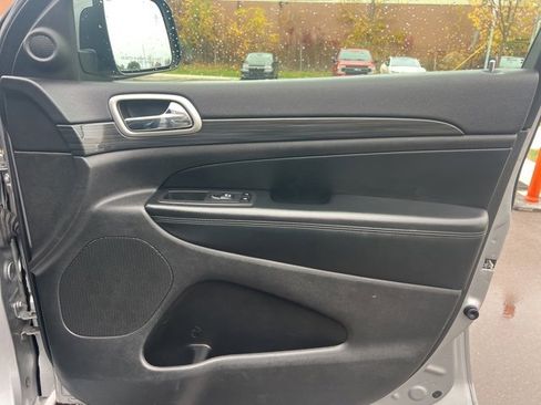 Used 2019 Jeep Grand Cherokee Altitude image 10