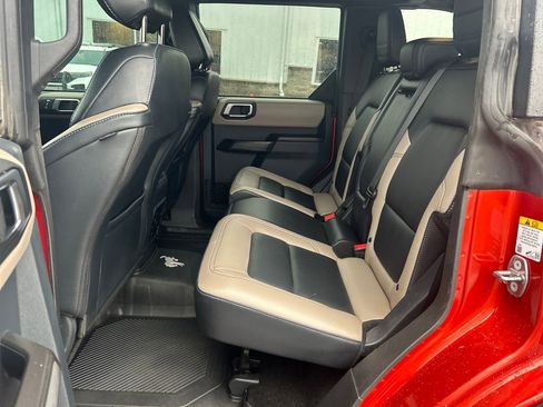 Used 2024 Ford Bronco Wildtrak image 8